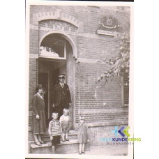 Fam Van Aken voor grenskantoor Lobith -Elten 1935 F0000043